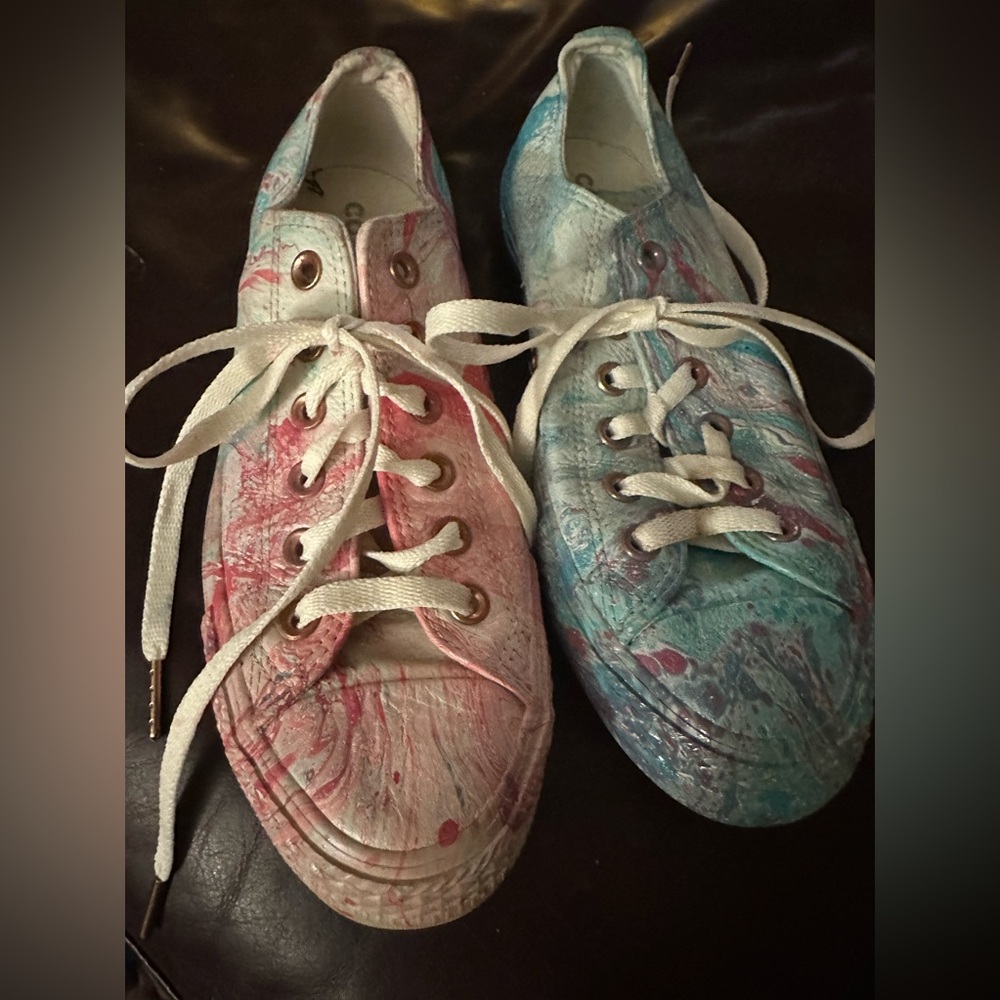 Hand Painted Converse size 8
